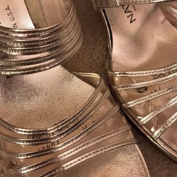 Women’s Heels - Picture 2 of 4